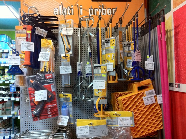 Alati — roleri, špatule, pištolji za lepak